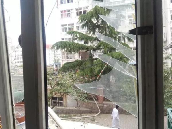 突發(fā)！青島一居民樓發(fā)生爆燃！已造1人死亡，7人受傷！3公里外有震感…