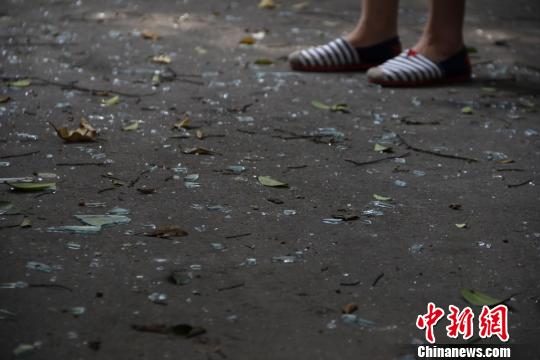 圖為煤氣爆燃民房。 朱柳融 攝