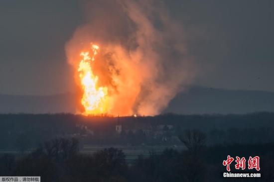  當(dāng)?shù)貢r間12月12日，奧地利鮑姆加騰一座大型天然氣站發(fā)生爆炸，數(shù)人受傷。
